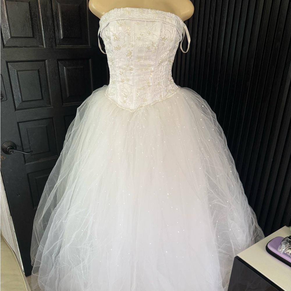 David's Bridal White Gown